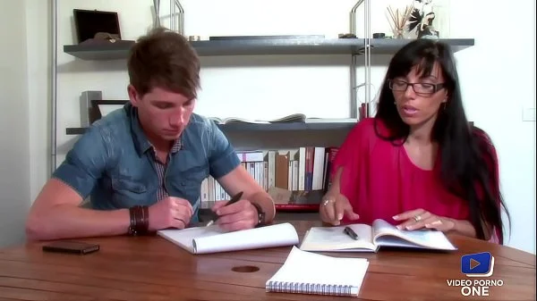 Je prends des cours privés pour pouvoir la baiser videos