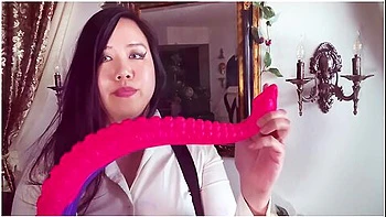 Dominatrix Mara Introduces A 22.5 Tentacle From Sinnovator [link In Comments] videos