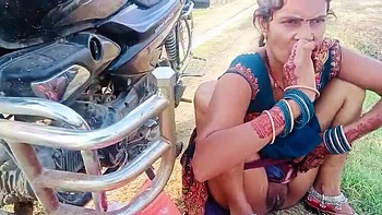 Desi Bhabhi RadhaDevi Pissing in Field Outdoor Hindi Webcam Masturbation videos