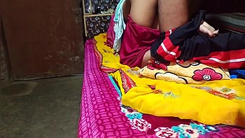 Bhabhi Ki Baid Par Thook Lagake Gaand Mari videos