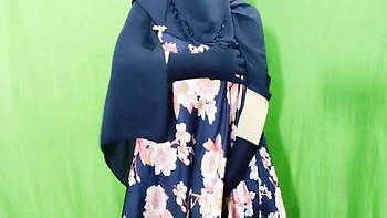 Muslim Hijabi Beautiful Housewife Fucking With Neighbor - With Clear Hindi Audio videos