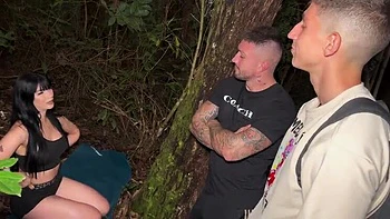 Hot Outdoor Threesome with Brunette Yennifer Chacon and Raul Bud - Double Blowjob & Cum in Mouth videos