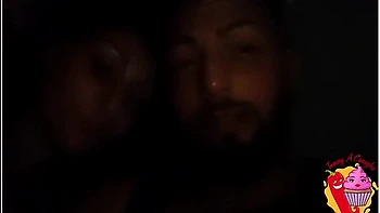 Ladymuffin Korer Tommy A Canaglia Ved Et Kedeligt Lys videos