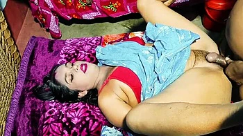 Desi Bhabhi Sali Hardcore Sex With Jamaibabu In Village - Indian Homemade Blowjob & Facial videos