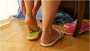 Foot Show - Dry Sticky Cum On Flip Flops And Painting Toes Bright Green videos