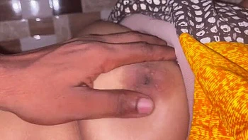 Indian virgin girl first time pussy licking by boyfriend - Naina's hot desi sex videos