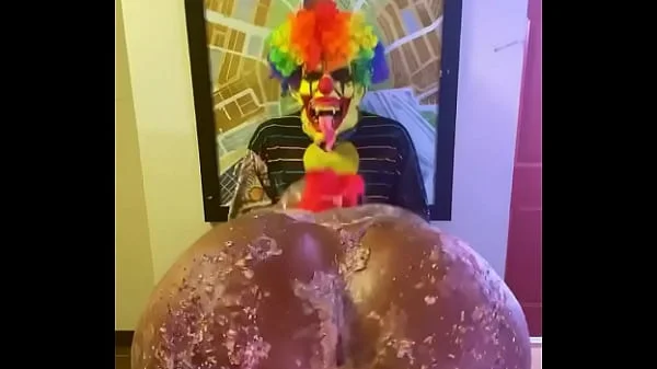 Victoria Cakes give Gibby The Clown a great birthday present videos