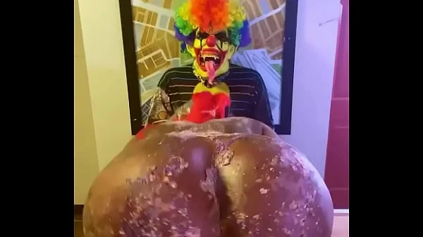 Victoria Cakes give Gibby The Clown a great birthday present videos