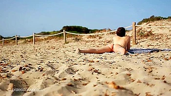 Porno Avec Alissa Montrant Stepson Corps Nu A La Plage videos