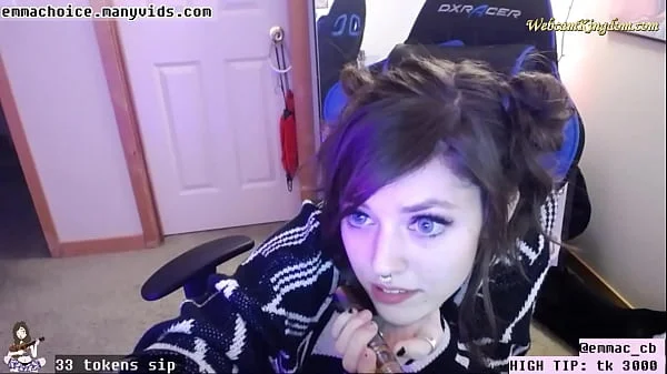 Skinny streamer flashing tits and ass on webcam videos