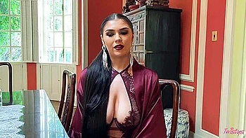 Aria Taylors Captivating Gaze In A Solo Feast videos