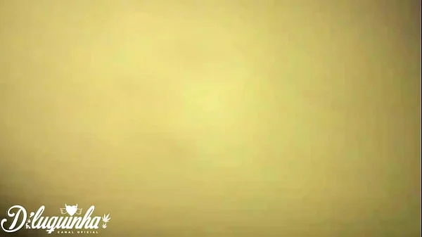 Putinha trapstar atrapalha seu boy-gamer enquanto ele joga videos