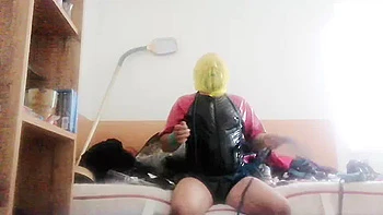 SklaveAndreas peitscht sein Schwanz in Latex videos