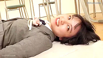 250325つい先程まで高校生やってた美女e3 videos