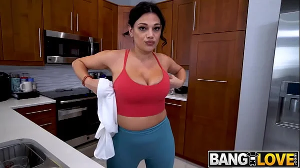 Curvy Maid Mona Azar Bangs For Bucks videos