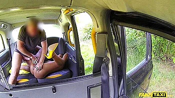 Bubble Butt Ebony In Yellow Dress Sits On Cabbies Face videos