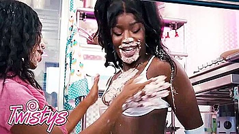 May Hashira Shows Off Her Juicy Ass To Jenna Foxx And It Gets Her Really Horny And Begins Licking It videos