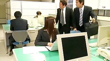 I made her sit on a chair and gave her a blowjob, penetrated her roughly, and made her squirt water. videos