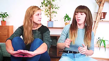 Zwei Saarlanderinnen Nicky Und Kate Beim Spiel Mit Heibem Sextoy videos