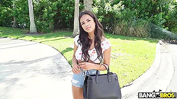 Hottie Pounded On The Bus With Autumn Falls videos