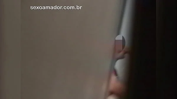 Jovens proibidos de foder na casa dos pais se expõem em público e são flagrados em vídeo videos