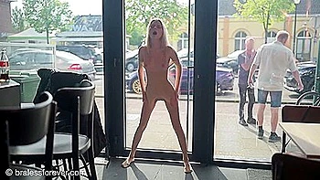 Xenia Fickt Sich Mit Einem Dildo Vor Publicum videos