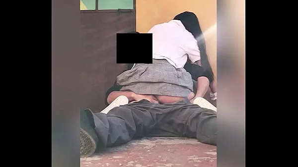 Haciendo Su PRIMER SEXO ANAL RAPIDITO en PUBLICO!! Estudiantes Mexicanos INTENTANDO Meterla por el CULO Incomodo por PRIMERA VEZ Atrás de los SALONES sin Condon! Pelón Pelón! videos