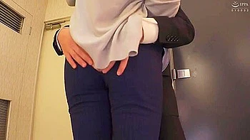 [huntb-378] Are Your Pants Torn? Pita Bread Girls Pants Are Torn And A Big Butt T-back Is In Front Of You! I Was Excited When I Was Shown An Erotic Butt, And I Inserted A Big Penis Scene 4 videos