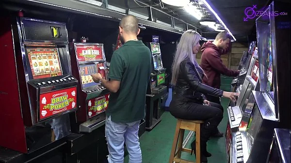 Casino con latinas calientes #1(soldier huge cock y Ashley Grey X) videos