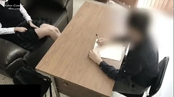PROFESOR de Matemáticas se COGE a su ALUMNA en su OFICINA, Ella le Pide Ayuda, le Ofrece el Culo para Obtener Mejores CALIFICACIONES y le CHUPA la VERGA para Convencerlo !! Estudiantes Mexicanas! / Math Teacher Fucking Latina ! VOL 2 videos