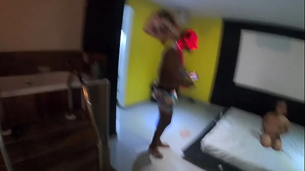 Deixei minha esposa dar para anão da TV  Zezinho Tevez . Paty Bumbum  -Nego Catra videos