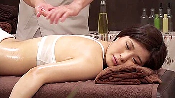 0000659 デカパイ 美女 キスなどが含まれている videos