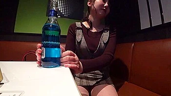 巨乳の谷間がエロすぎ飲み屋の看板店員を口説き落としてセックス videos