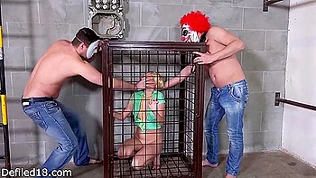 Fickten Das Notgeile Luder Einfach 2 Typen Im Keller videos