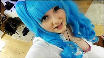 Sie Pisst Sich In Die Jeans Hose Und Reitet Trocken Seinen Schwanz videos