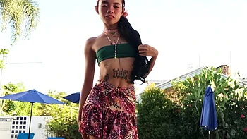 Teen 18+ Footjob Makes Giant Cock Cum On The Feet videos