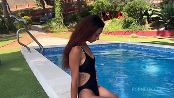 Me ligo con una chica swinger en una villa y me la follo en el videos