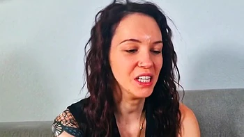 The doctor shows off his skills - Jacquie et Michel TV videos