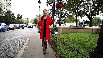 Kate, 25 years old, very sensual photo model... - Jacquie et Michel TV videos