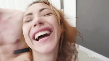 Squirt Between Girls, Veronica Leal & Laura Fiorentino, 2on videos