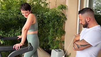 A nyotaimori for Viota - Jacquie et Michel TV videos