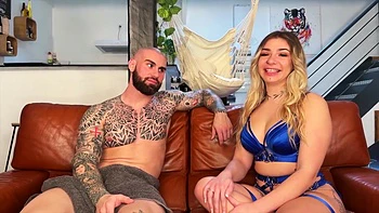 Luna, 30, offers the services of two handsome stallions! - Jacquie et Michel TV videos