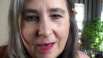 Grace Encourages You to Masturbate with Her videos