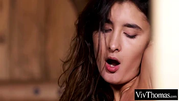 Sexy Milf Sucks And Fingers Younger Girlfriend To Orgasm videos