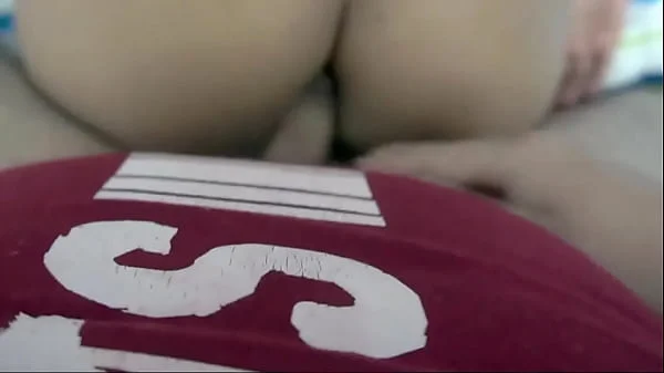 mi linda novia, en sexy pijama, depierta caliente y me ofrece su culito apretado videos