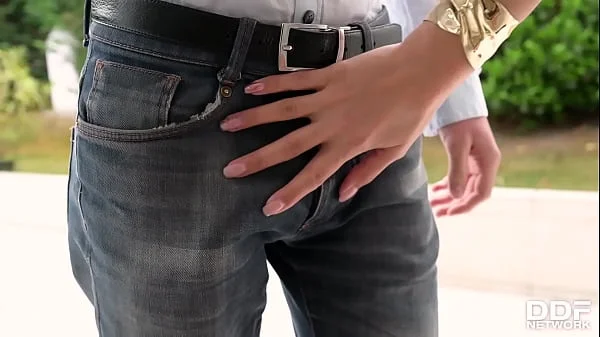 Raunchy Roomies Alyssia Kent & Kira Queen Share a Boy Toy videos