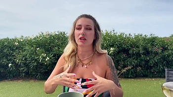 Mila, 34, comes to live her experiences in the South ... - Jacquie et Michel TV videos