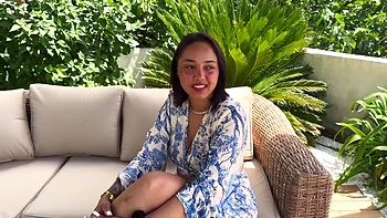 Ariana, 22, caregiver in Toulouse! - Jacquie et Michel TV videos