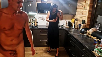 sa beurette en hijab dérouillée dans la cuisine videos