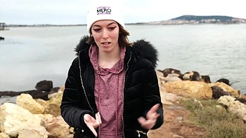 Rose is blowing out two big candles for her 20th birthday! - Jacquie et Michel TV videos